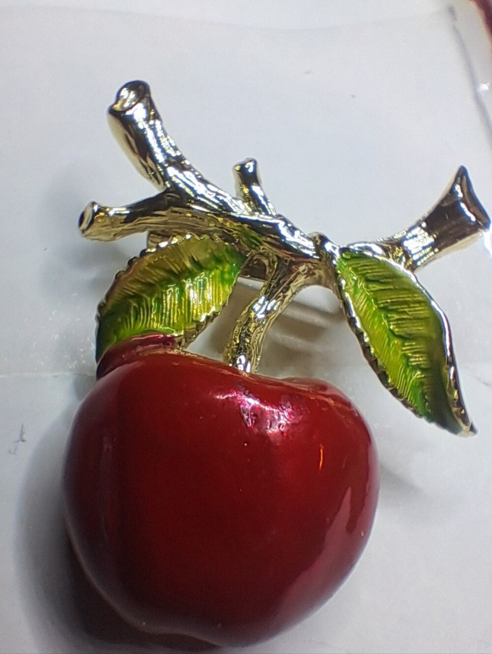 Vintage Gerry’s Red Enamel Apple Cherry Brooch Pin Gold Tone Signed